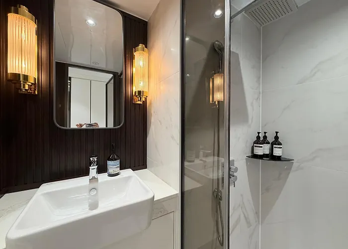 Luxurious Gangnam House