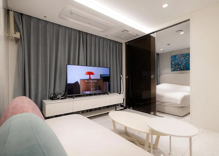 Luxurious Gangnam House *