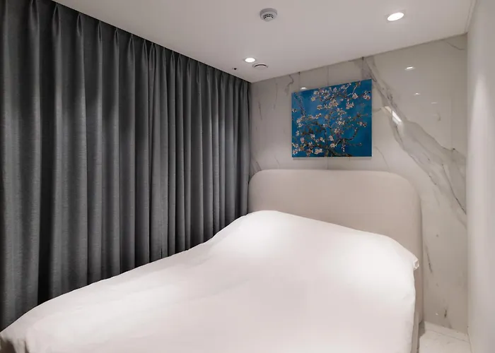 Luxurious Gangnam House