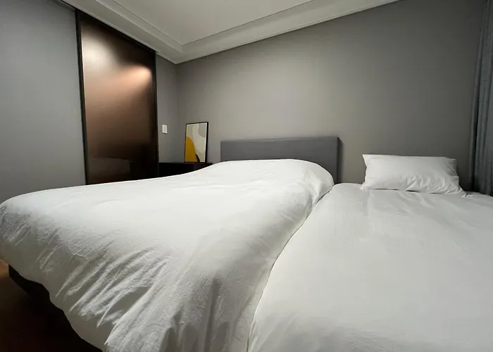Luxurious Gangnam House