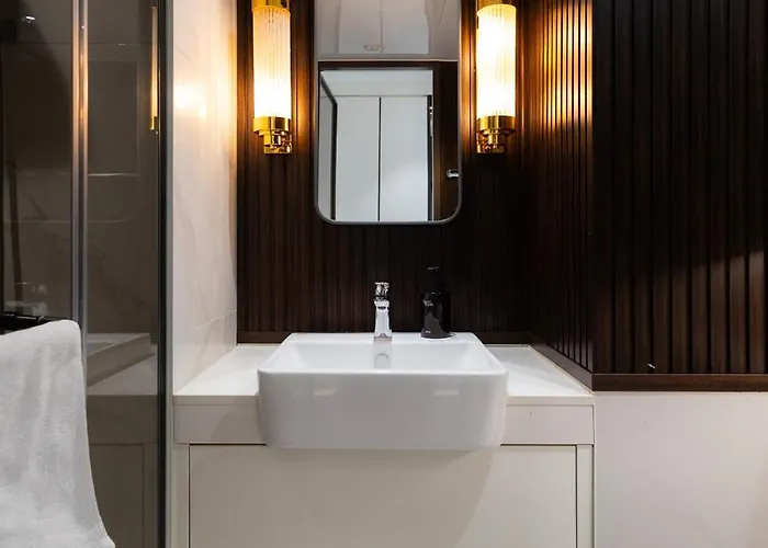 Luxurious Gangnam House